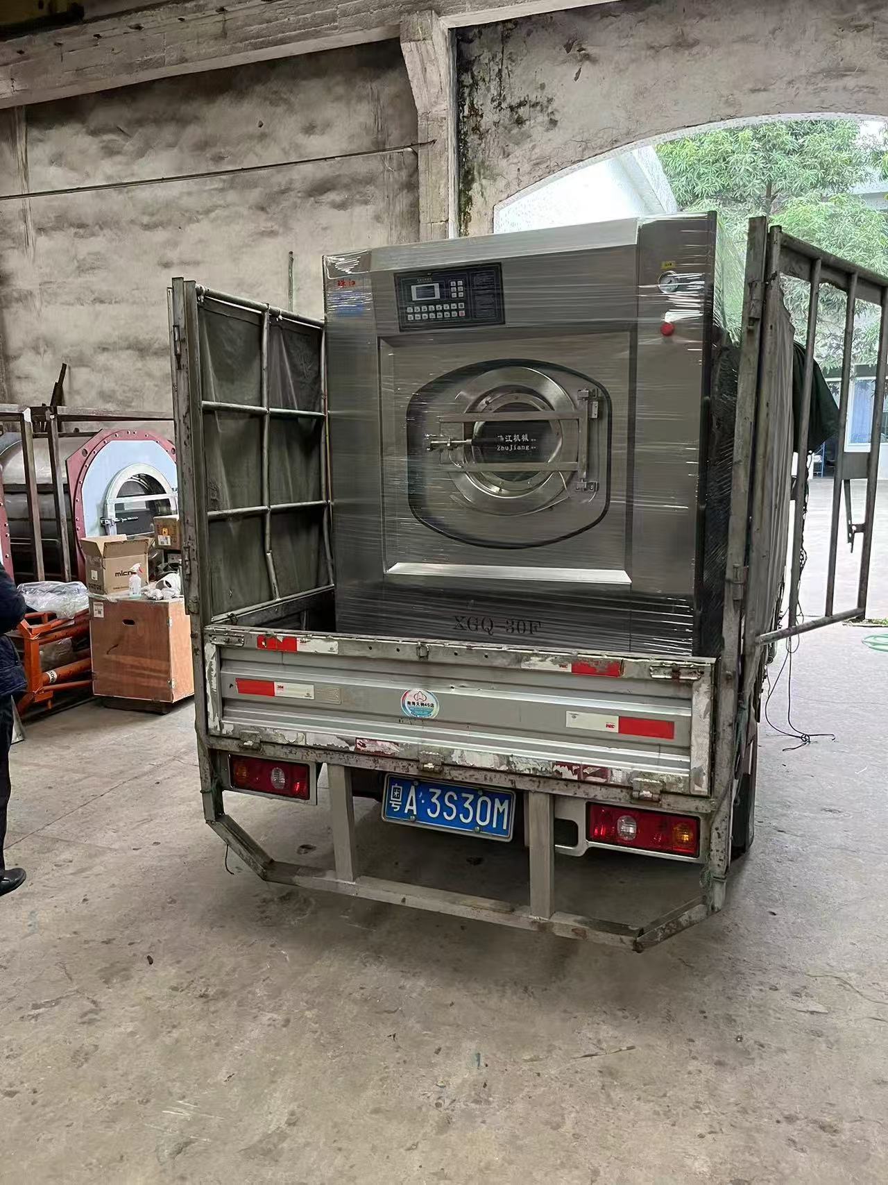 珠江洗滌設(shè)備的工業(yè)用大型洗衣機(jī)在賓館中的成功案例