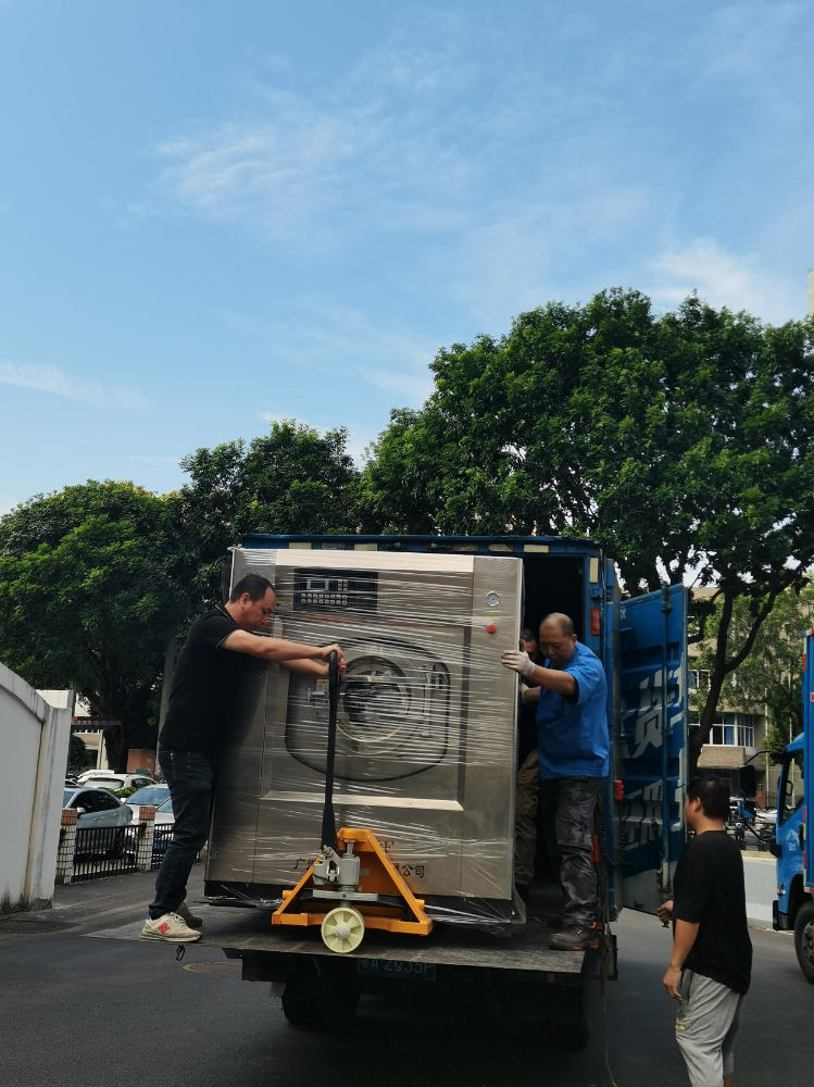 珠江洗滌設(shè)備20公斤工業(yè)用洗衣機(jī)廠助力賓館洗滌效率提升